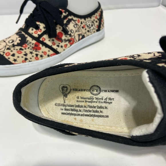 Betty Boop Patterned Sneakers - Picture 9 of 10
